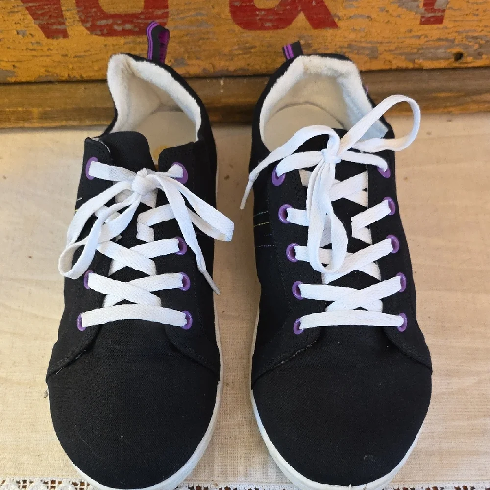 Vionic Black Sneakers with Purple Eyelets